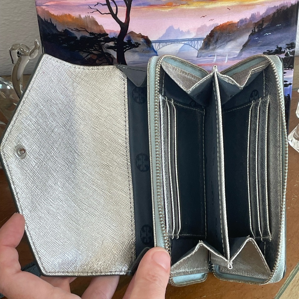 Not For Sale Tory Burch Metallic Envelope Wristlet - Picture 6 of 16